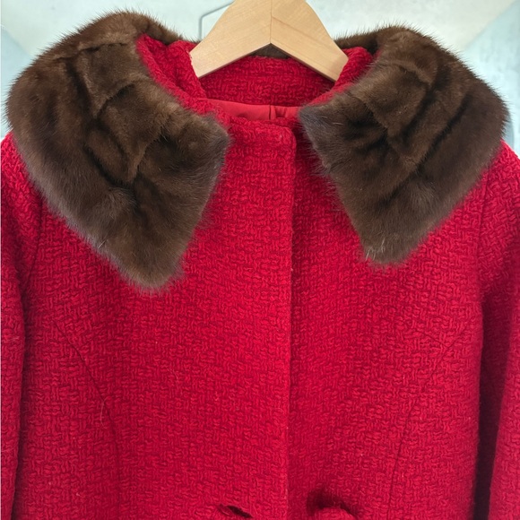Elegant 1950’s-60’s Vintage Coat with Deep Brown Mink Collar - Picture 5 of 7